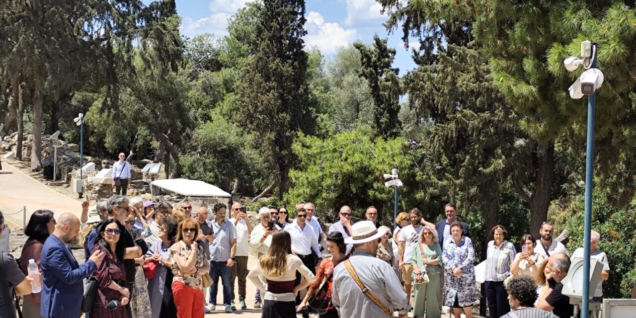 Αποδόθηκαν στο κοινό οι διαδρομές στον αρχαιολογικό χώρο της Ακρόπολης και το νέο Πωλητήριο