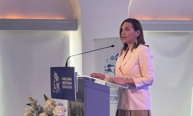 Στη Σαντορίνη η Υπουργός Τουρισμού για το 6ο Περιφερειακό Συνέδριο της ΠΟΞ και για υπογραφή DMMO