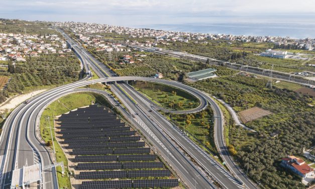 Εγκαινιάστηκε το πρόγραμμα ηλιακής ενέργειας κατά μήκος του αυτοκινητόδρομου Αθηνών – Πατρών