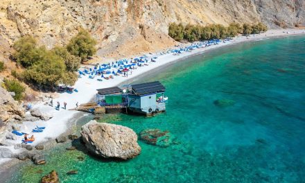 Κρήτη: Η άγνωστη παραλία με τα κρυστάλλινα νερά που ξεχώρισαν οι «Times»