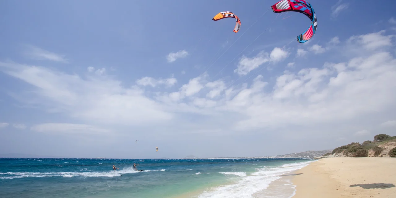 Η Νάξος στην κορυφή των ελληνικών προορισμών για kitesurf
