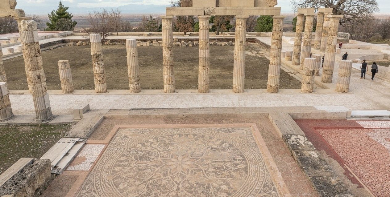 Πολιτιστικές διαδρομές σε εμβληματικούς αρχαιολογικούς χώρους και μνημεία