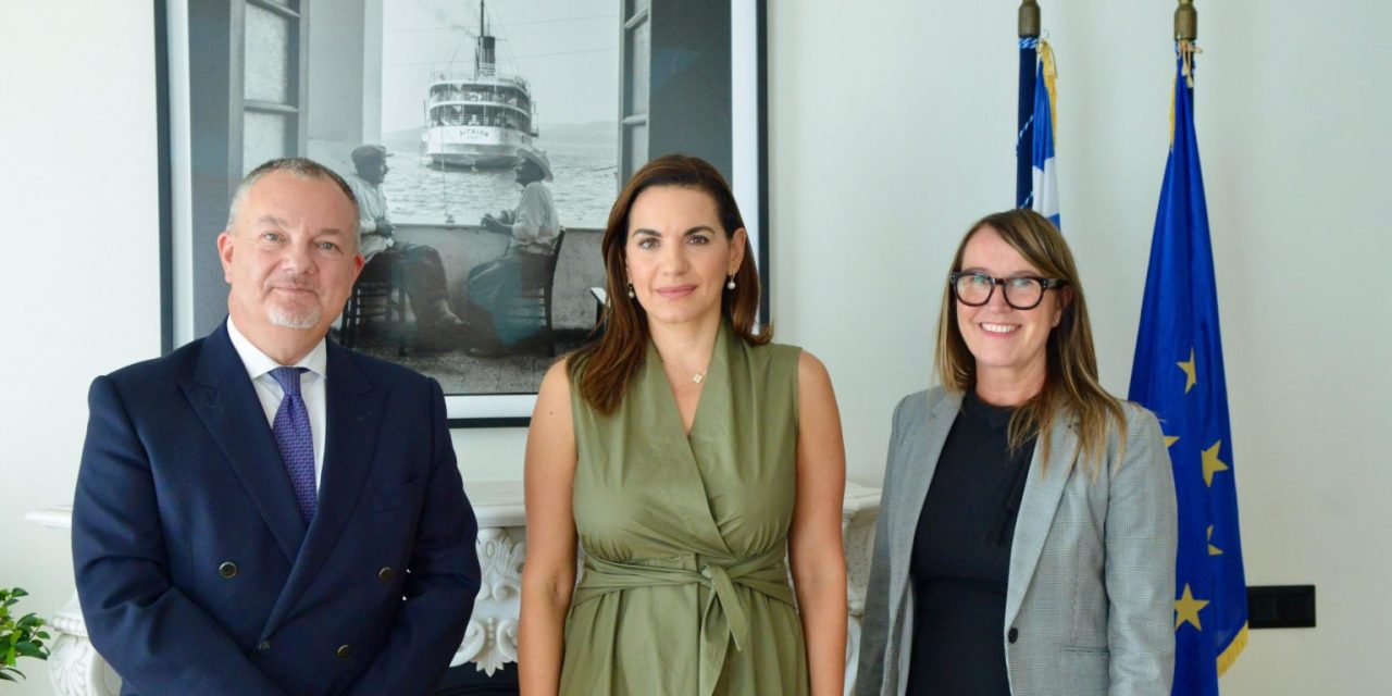 Συνάντηση της Υπουργού Τουρισμού με τον Πρέσβη της Μεγάλης Βρετανίας