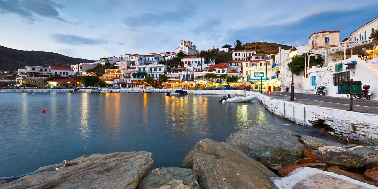 Η Daily Mail ​​​​​​​​εντόπισε το ελληνικό ανέγγιχτο νησί: “Βενετσιάνικες πινελιές και διάφανα νερά”