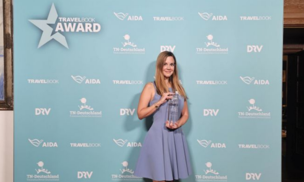 Η Ελλάδα «Πιο Φιλόξενη Χώρα Παγκοσμίως» στα «Travelbook Awards 2025»