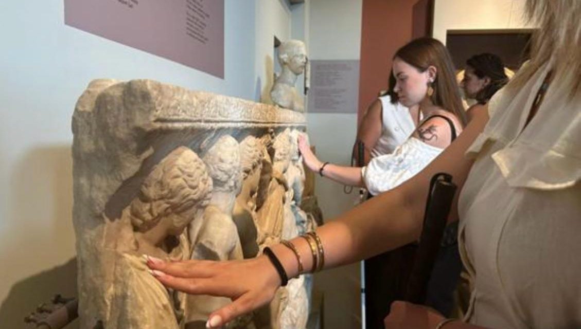 Το Αρχαιολογικό Μουσείο Θεσσαλονίκης απέκτησε τον ψηφιακό ξεναγό Sign Guide και απτική διαδρομή