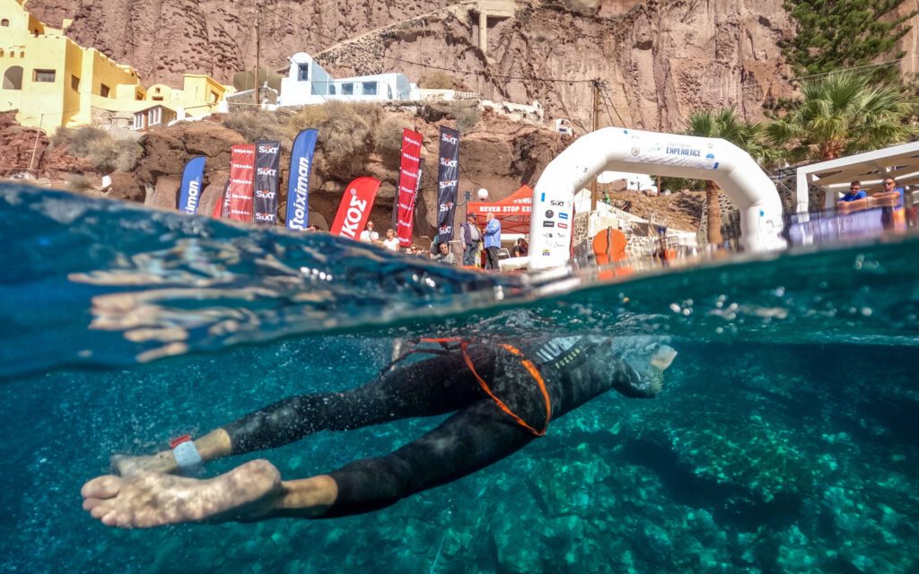 Με πάνω από 3.500 συμμετοχές από 40 χώρες και 4 ηπείρους ολοκληρώθηκε το Santorini Experience 2025