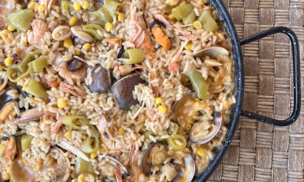 Παέγια με θαλασσινά: Γεύση Ισπανίας στο πιάτο σου