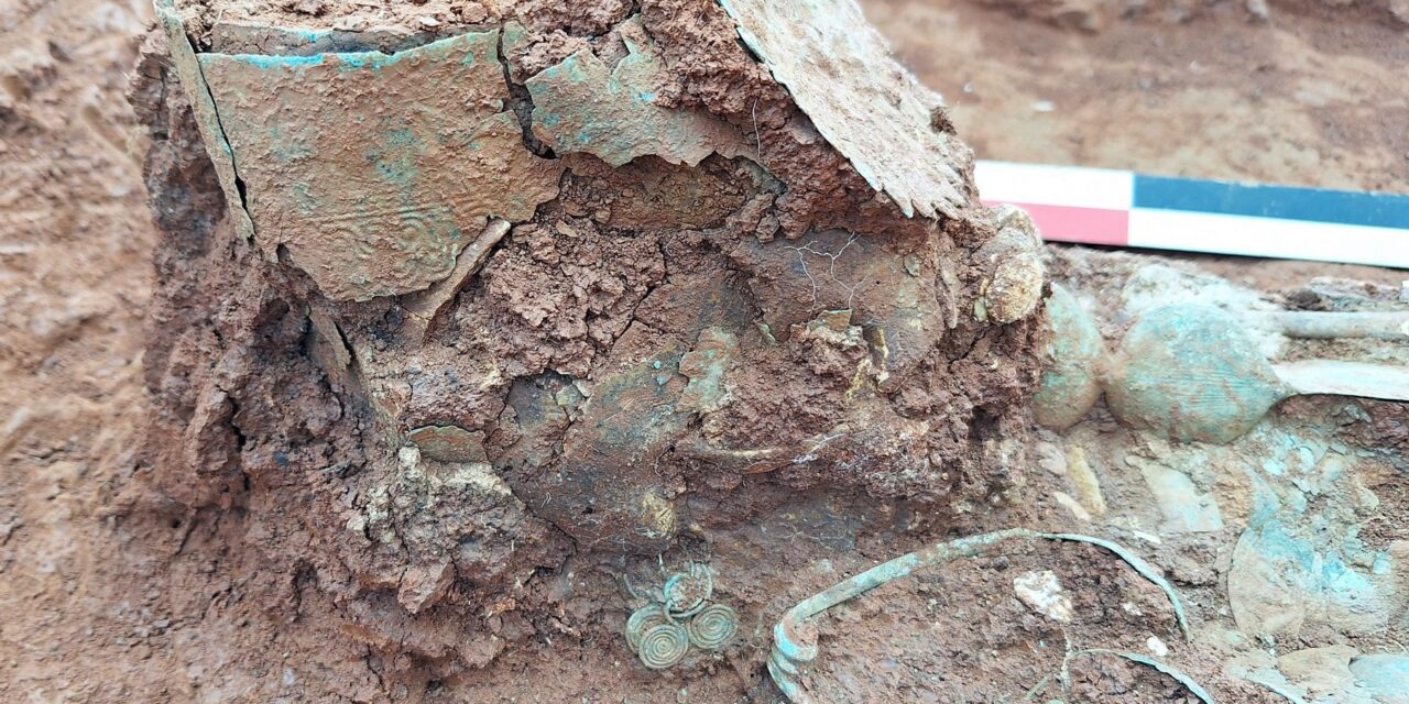 Εντυπωσιακές ταφές των αρχαϊκών χρόνων στην Φθιώτιδα – Η αρχόντισσα με το ανεστραμμένο διάδημα