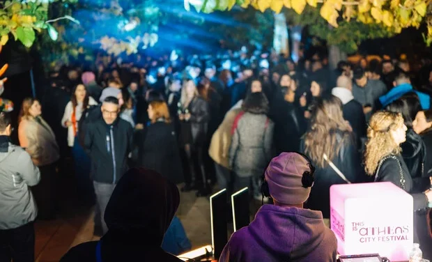 Μουσική και πάρτι σε όλη την Αθήνα, την παραμονή της Μεγαλύτερης Νύχτας του Χρόνου