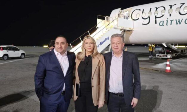 Η Υφυπουργός Τουρισμού Άννα Καραμανλή στα εγκαίνια της πρώτης απευθείας πτήσης της Cyprus Airways Λάρνακα- Ηράκλειο