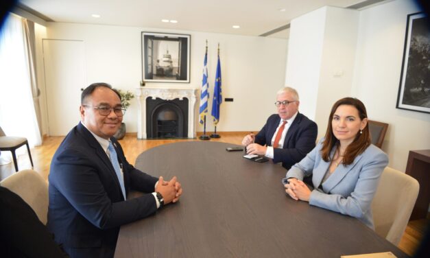 Συνάντηση Όλγας Κεφαλογιάννη με τον Πρέσβη της Δημοκρατίας των Φιλιππίνων