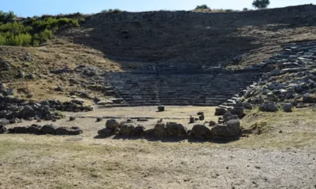 Αρχαίο Θέατρο Γιτάνων: Προχωρά η αναστήλωση του σκηνικού οικοδομήματος