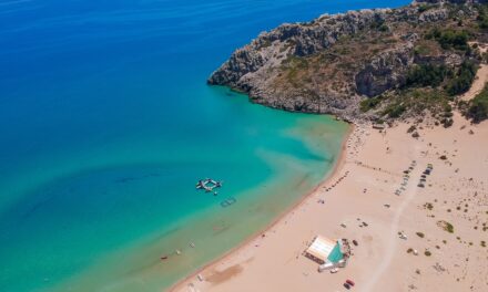 HolidayCheck: Οι 10 καλύτερες οικογενειακές παραλίες στα ελληνικά νησιά