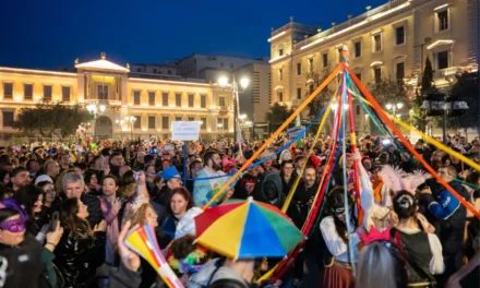 Η Αθήνα γίνεται μια μεγάλη γιορτή: Καρναβαλική παρέλαση την Κυριακή και παραδοσιακά Κούλουμα τη Δευτέρα