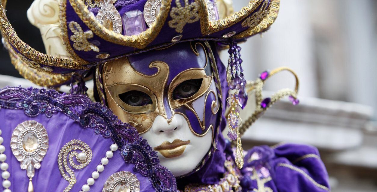 Αποκριάτικοι ρυθμοί στο Ιόνιο: Παράδοση, σάτιρα και κούλουμα σε Κεφαλονιά, Ζάκυνθο και Ιθάκη