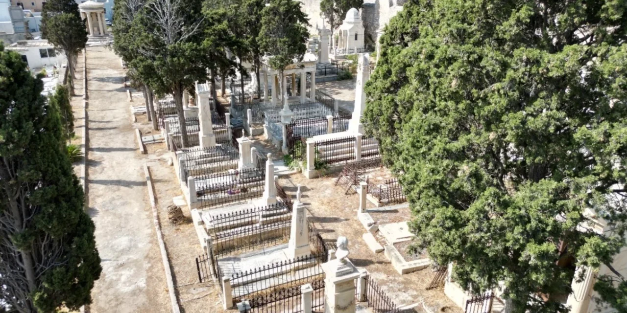 Προστασία και ανάδειξη ταφικών μνημείων, στο κοιμητήριο Αγίου Γεωργίου, στην Ερμούπολη της Σύρου