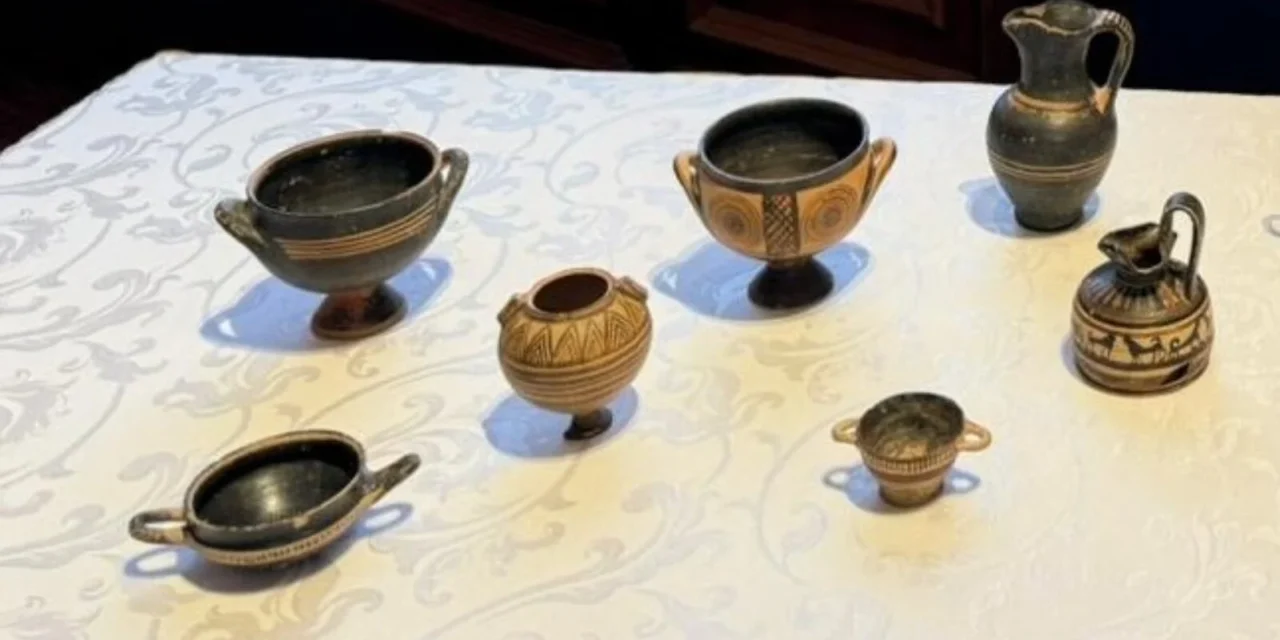 Επαναπατρίζονται εννέα αρχαία αγγεία: Από τη Βουδαπέστη στην αργολική γη