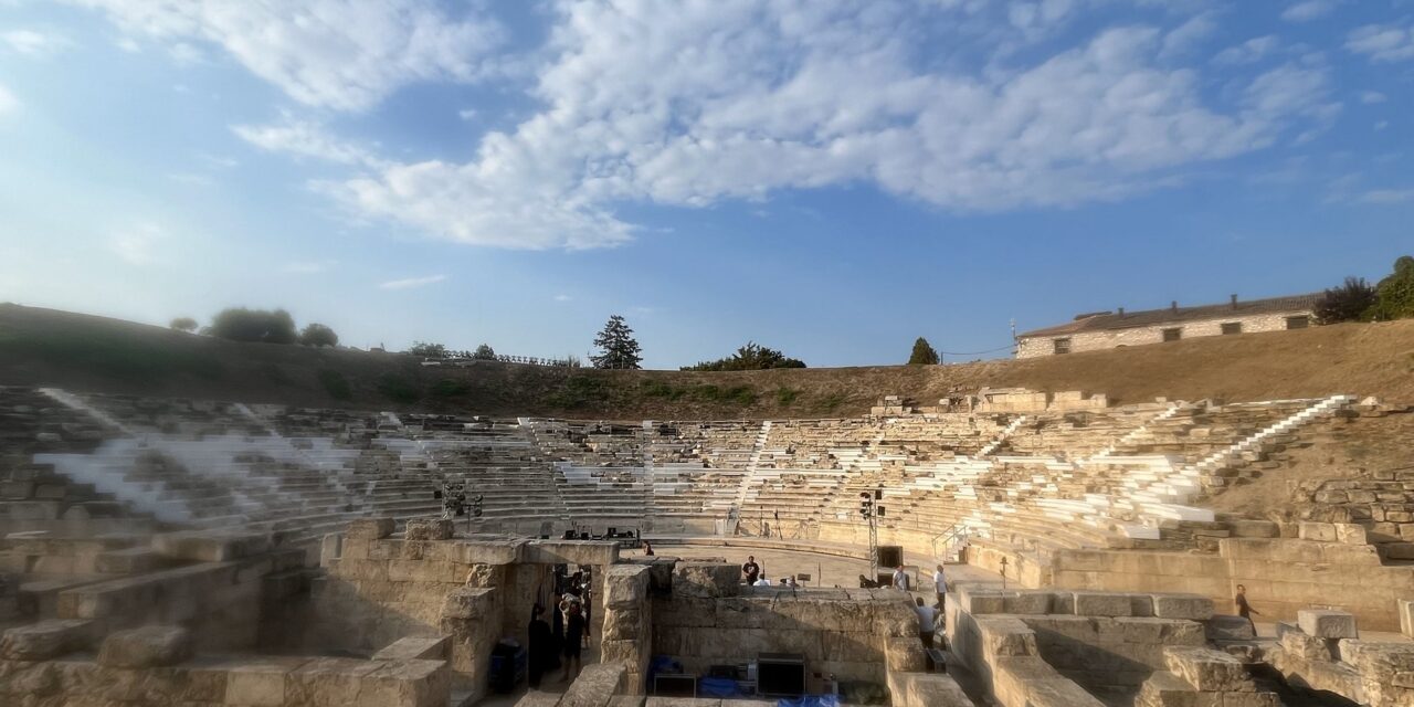 Αποκαθίσταται το σκηνικό οικοδόμημα του αρχαίου θεάτρου της Λάρισας