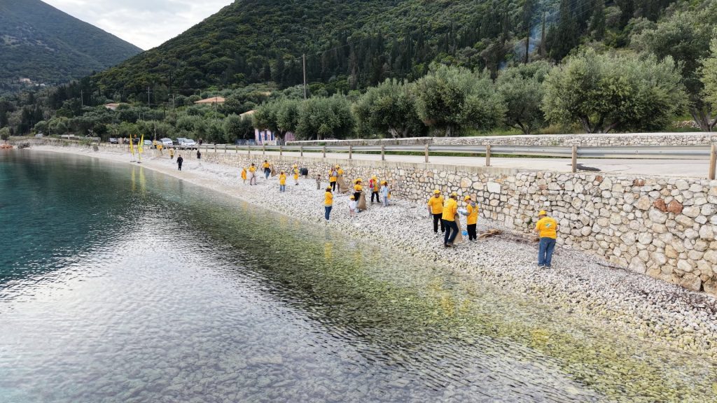 Καθαρισμός ακτής στην Ιθάκη από την Levante Ferries