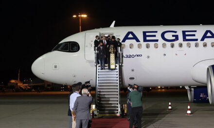 Με αεροσκάφη της AEGEAN και της Olympic Air θα μεταφερθεί και φέτος το Άγιο Φως από την Αθήνα σε διάφορες περιοχές της Ελλάδας