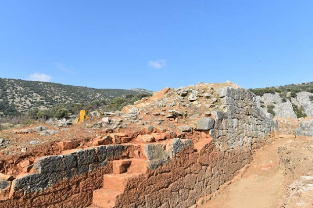 Ολοκληρώνονται τα έργα αποκατάστασης και ανάδειξης της ακρόπολης της Αρχαίας Πέλιννας