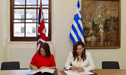 Νέα συμφωνία Ελλάδας – Μεγάλης Βρετανίας για τον τουρισμό