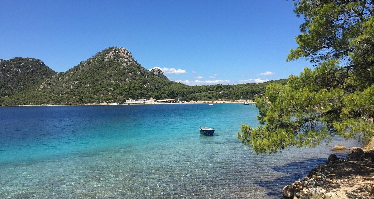 Ανακαλύπτοντας τις παραλίες της Κορινθίας – 5 στάσεις γεμάτες θάλασσα, φύση και χαλάρωση