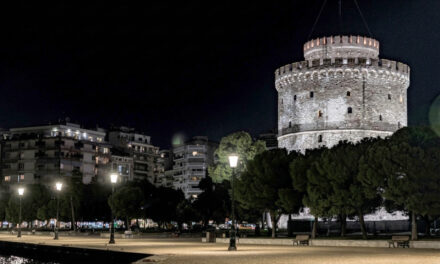 Ο Λευκός Πύργος φωτίζει την ιστορική ταυτότητα της Θεσσαλονίκης – Απόδοση του νέου φωτισμού του μνημείου